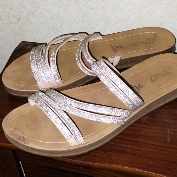 Sandals - Picture 4 of 10
